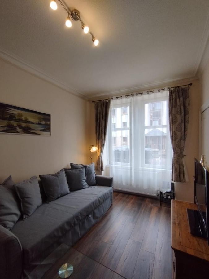 2 Bedrooms Flat Central Edinburgh, Sleeps 6, In The Shadow Of Holyrood Park And Arthur'S Seat With Free Parking, Two Bed Rooms ภายนอก รูปภาพ